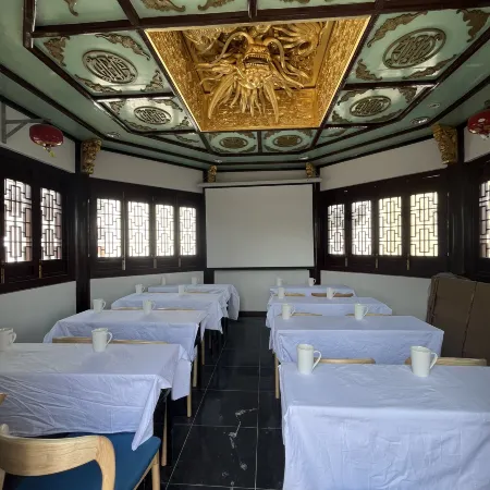 Qiyu Hotel (Waitan City God Temple Branch Shanghai)