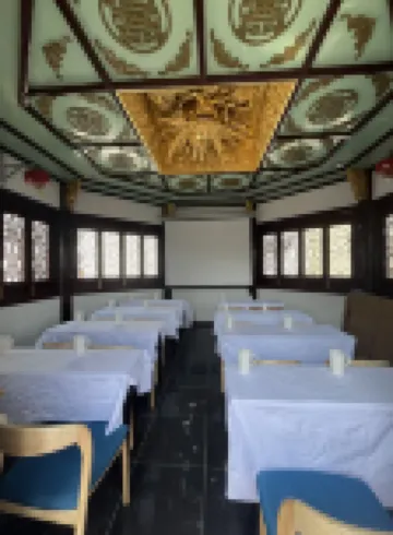 Qiyu Hotel (Waitan City God Temple Branch Shanghai)