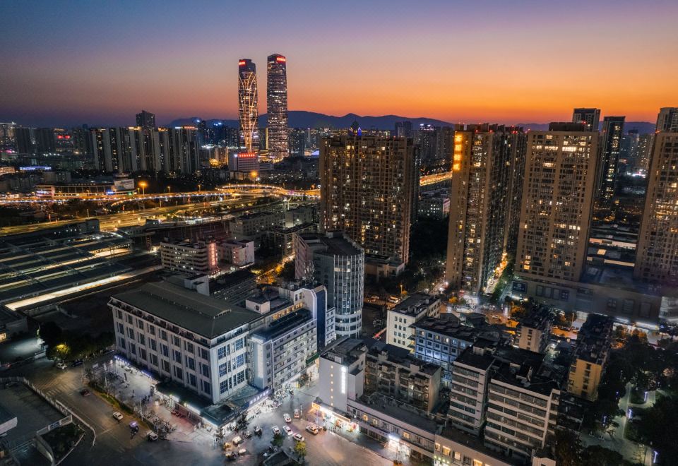 3. 장예 호텔 체인..