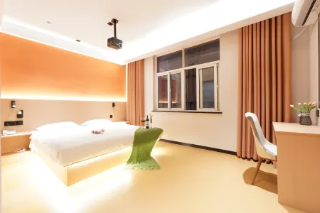 Donghai Radisson Hote Отели рядом с достопримечательностью «Crystal City of Donghai»