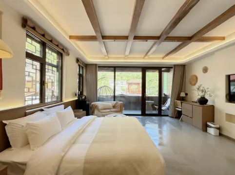 Shexian Lishangou Inn