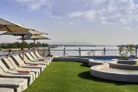 Mövenpick MS Royal Lotus Nile Cruise - สระว่ายน้ำบนดาดฟ้า