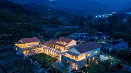 Floral Yun She Courtyard Homestay (Yimeng Mountain Yunmeng Scenic Area Mengshan National Forest Park)