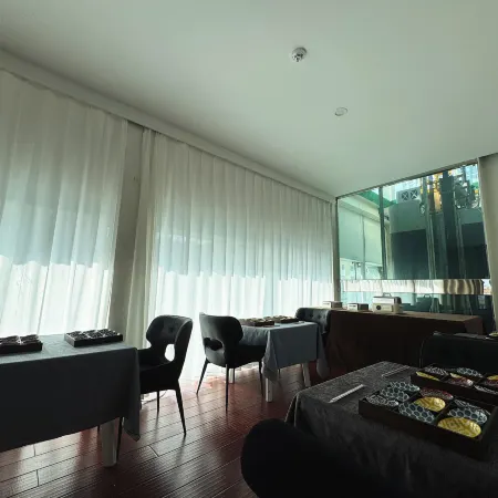 Aolong Business Hotel