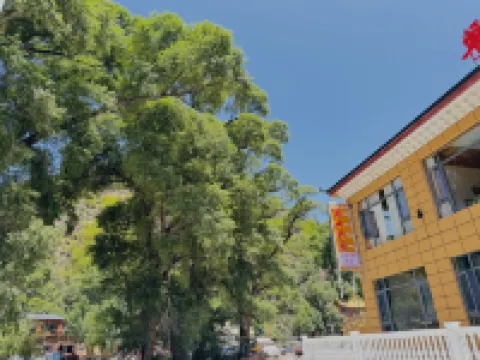 Zhuoyun Homestay (Zhagana Scenic Area Ticket Center)