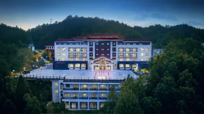 Lingyun Hotel Hôtels à proximité de : Jinggangshan Revolution Museum Tongmuling Sentry