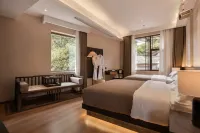 Courtyard · Yifeng Villa (the Old Town of Lijiang Mufu Store)