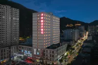 Tanchang Riverside Sunshine Grand Hotel (Binhe East Road) Hotels in Tanchang