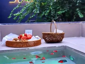 Ruyuan Hot Spring Homestay (xinzhou Ancient City Branch)