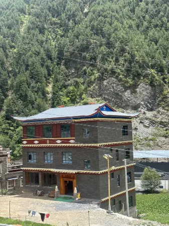 Yajiang Longxiang Homestay