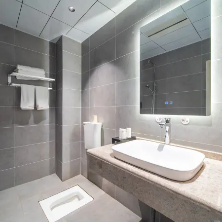 Home Inn Huayi Selected Hotel (Xingjie Branch, Xichou County)