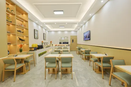 Aifeel Hotel (Gongzhuling Railway Station) Отели в г. Гунчжулин