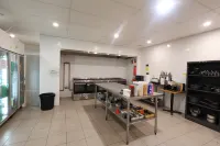 Perth City Backpackers Hostel - note - Valid passport required to check in