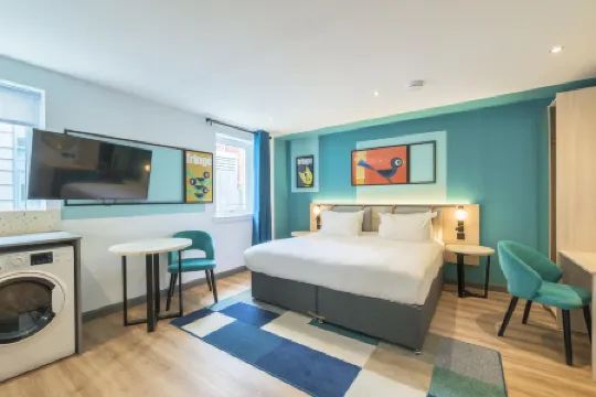 Holyrood Aparthotel Отели рядом с достопримечательностью «Калтон-хилл»