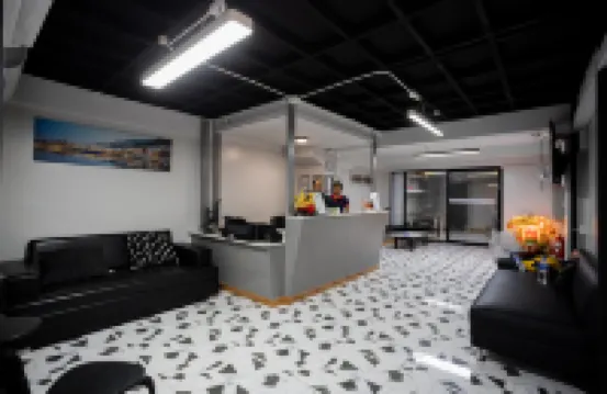 ประตูน้ำแฟมิลี่เฮาส์ 2 โรงแรมใกล้สถานีแอร์พอร์ตเรลลิงค์ราชปรารภ