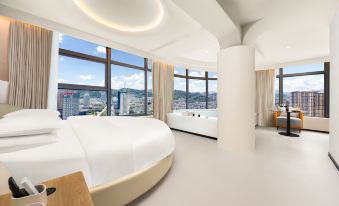 Bairan Private Hot Spring Smart Cinema Design Hotel (Xingyi Jushan Square Huijin Center)