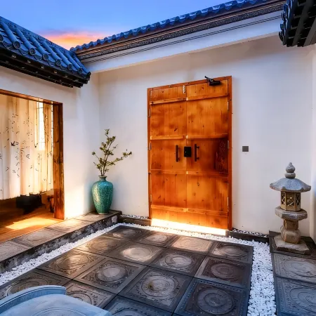Changxiangshou Homestay (Hengdian Qingming Shanghe Tu)