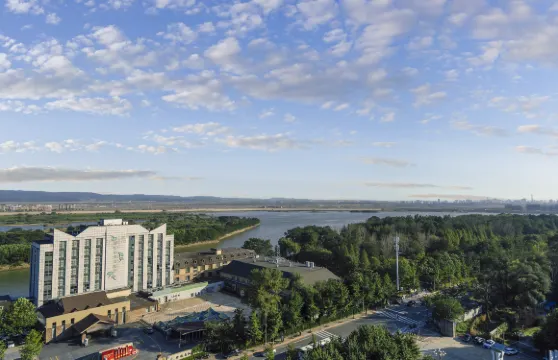 丹東珍珠島江畔酒店（志願軍公園店）