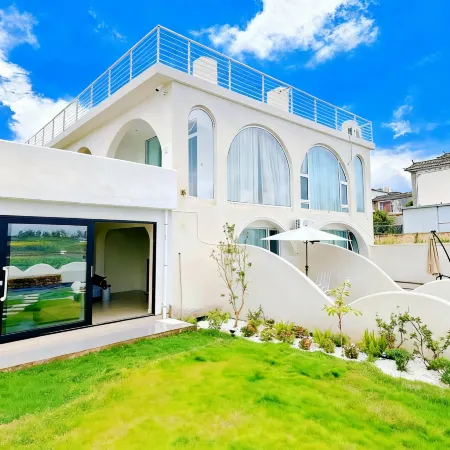 Clouds Know·Designer Homestay (Dali Erhai Caicun Pier)