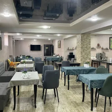 Tourist Inn Hotel Отели рядом с достопримечательностью «Свято-Успенский Кафедральный Собор»