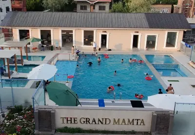 더 그랜드 맘타 카니 바그 주변 호텔