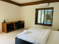 Long Beach Laamu Hotels in Gan