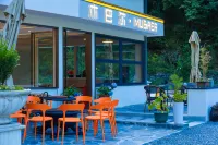 Mubar Cabin • Hot Spring Camping Homestay (Bipenggou Scenic Area Lixiaolu)