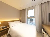 SL Hotel Myeongdong Отели рядом с достопримечательностью «Торговый центр U:US»