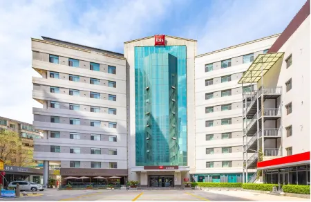 Ibis Hotel (Xiguan Subway Station, Lanzhou Zhangye Road) Отели рядом с достопримечательностью «Ming Zhenyuan Flying Bridge Former Site»