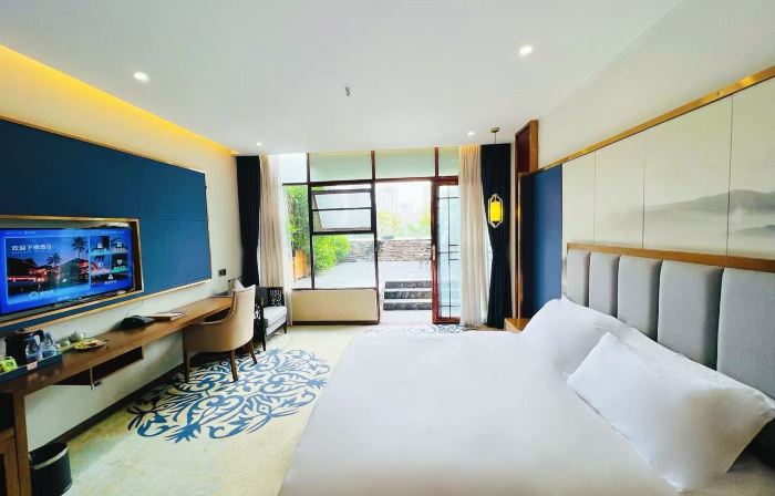 BUND HOTEL