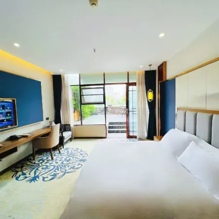 BUND HOTEL