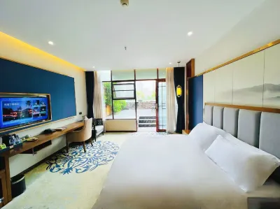 BUND HOTEL Hoteles cerca de Xihua University Weiyuan Branch