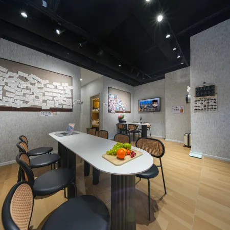 Orange Sea Hostel (Qingdao Railway Station Zhanqiao) Отели рядом с достопримечательностью «Вокзал Циндао»