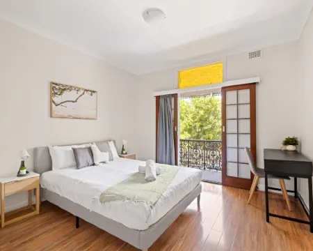 Central Glebe Room – Walk to Sydney University & Dining Hotels in Glebe