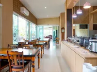 โต๊ะไม้รีสอร์ท โรงแรมในอำเภอ วังจันทร์