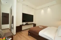Yuying Pavilion - Designer Homestay (Weishan Ancient Town Branch) - balcony