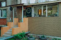 HOSTEL 13/77 - parking