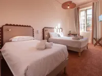 Hôtel Louvia Hotels near شاطئ ماركي