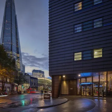 Hilton London Tower Bridge Отели рядом с достопримечательностью «Саутворк»
