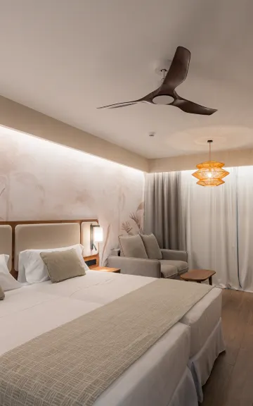 ห้องจูเนียร์สวีทวิวทะเลด้านข้าง