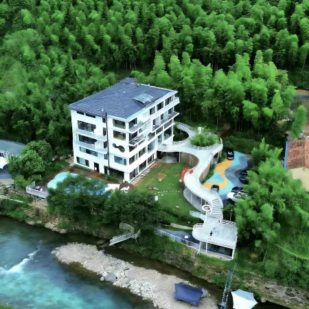 Yaojia｜Township see cloud bamboo Valley river hot spring guest house