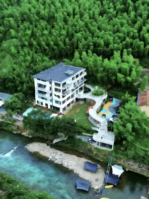 Yaojia｜Township see cloud bamboo Valley river hot spring guest house - อ่างจากุชชี่