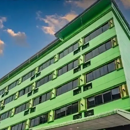 Saba Suites Patong Phuket Отели рядом с достопримечательностью «Стадион для бокса Бангла»