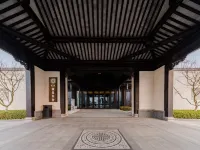 Floral Hotel· Qingdao Fuyuan Binshe Hotel فنادق في 