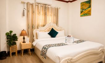 MONSANE VILLA (Centrally located, opposite the night market)