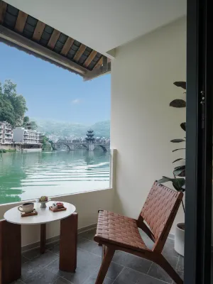 Zaiye · Luxury VI LLA Designer's Boutique Stay (Zhenyuan Ancient Town Zhusheng Bridge)