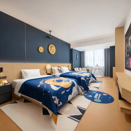 Jiangmen LOFEI Luofei Design Hotel (XinhuI Mingyuan Xintiandi Plaza) Hotels in Jiangmen