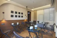 Liangcengyu Hostel (Zhongshan Road Pedestrian Street Bayi Market Branch)