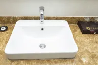 Huaxia Hotel - 2 Yıldız