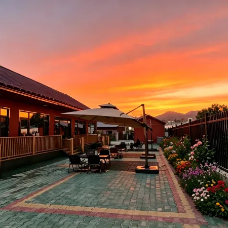Tangbula · Wangshanhe Xianshi Homestay (Nilka Bee Town)